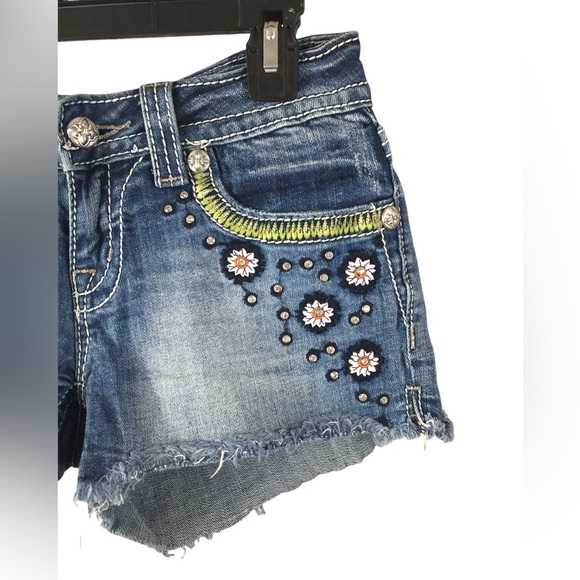 Women's Miss Me Low Rise Med. Wash Embroidered Floral Frayed Shorts. Size 27 - Picture 7 of 16